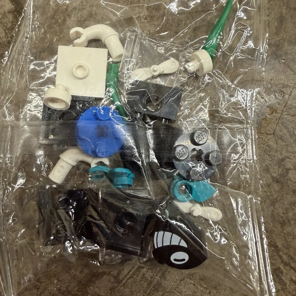 Lego‎ Mixed Lot + Roblox Figure